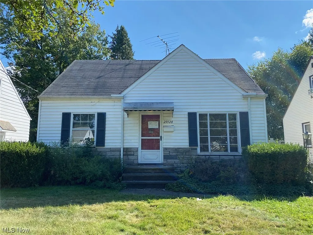 25520 Zeman Ave photo 1