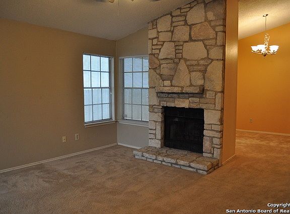 4th image of 15527 Knollforest