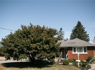 13 Donna St, Ottawa, ON K2G2V5