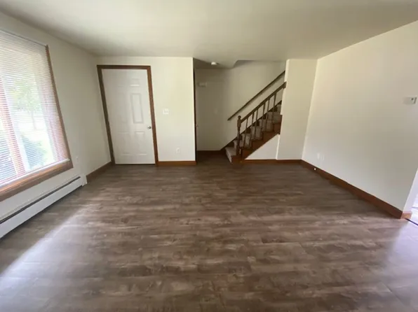 2068 Terry Ln, De Pere, WI 54115