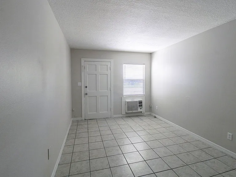 Brass Ring Apartments — Photo 2