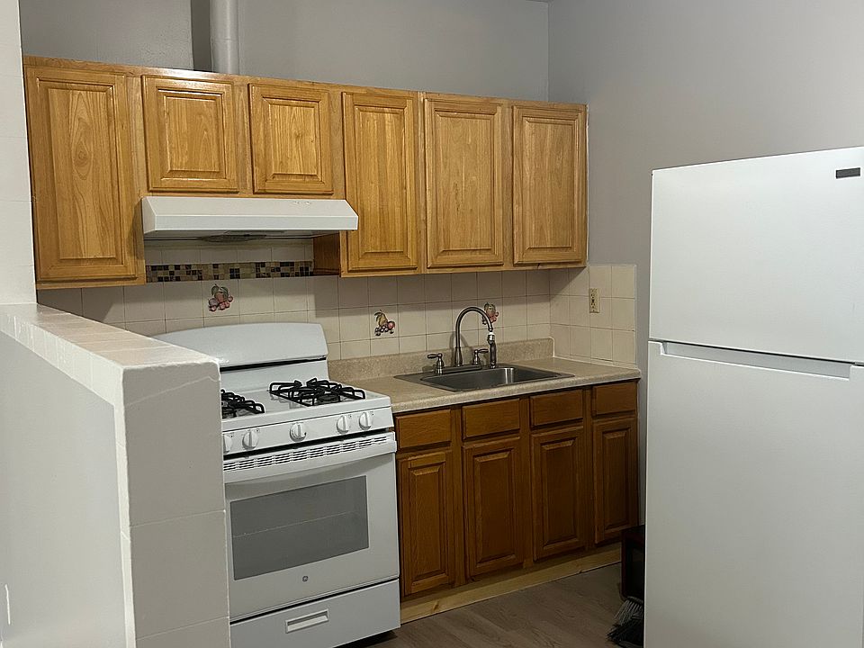 1st image of 425 Baldwin Ave APT 1
