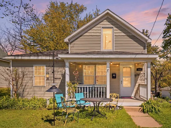 512 N Franklin St, Waupaca, WI 54981