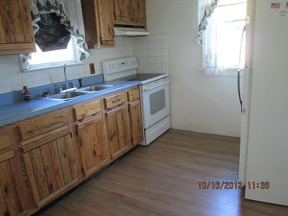 3rd image of 965 Grace St