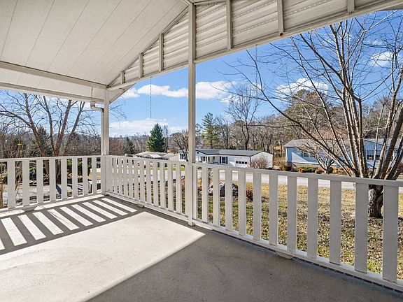 5th image of 341 Greystone Dr