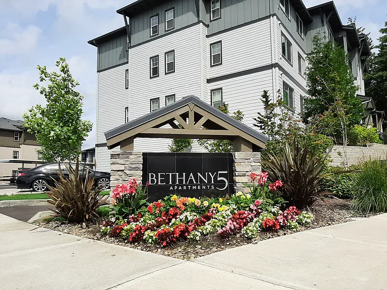 Bethany 5 — Photo 1