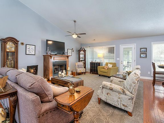 4th image of 312 Lake Arbu Dr