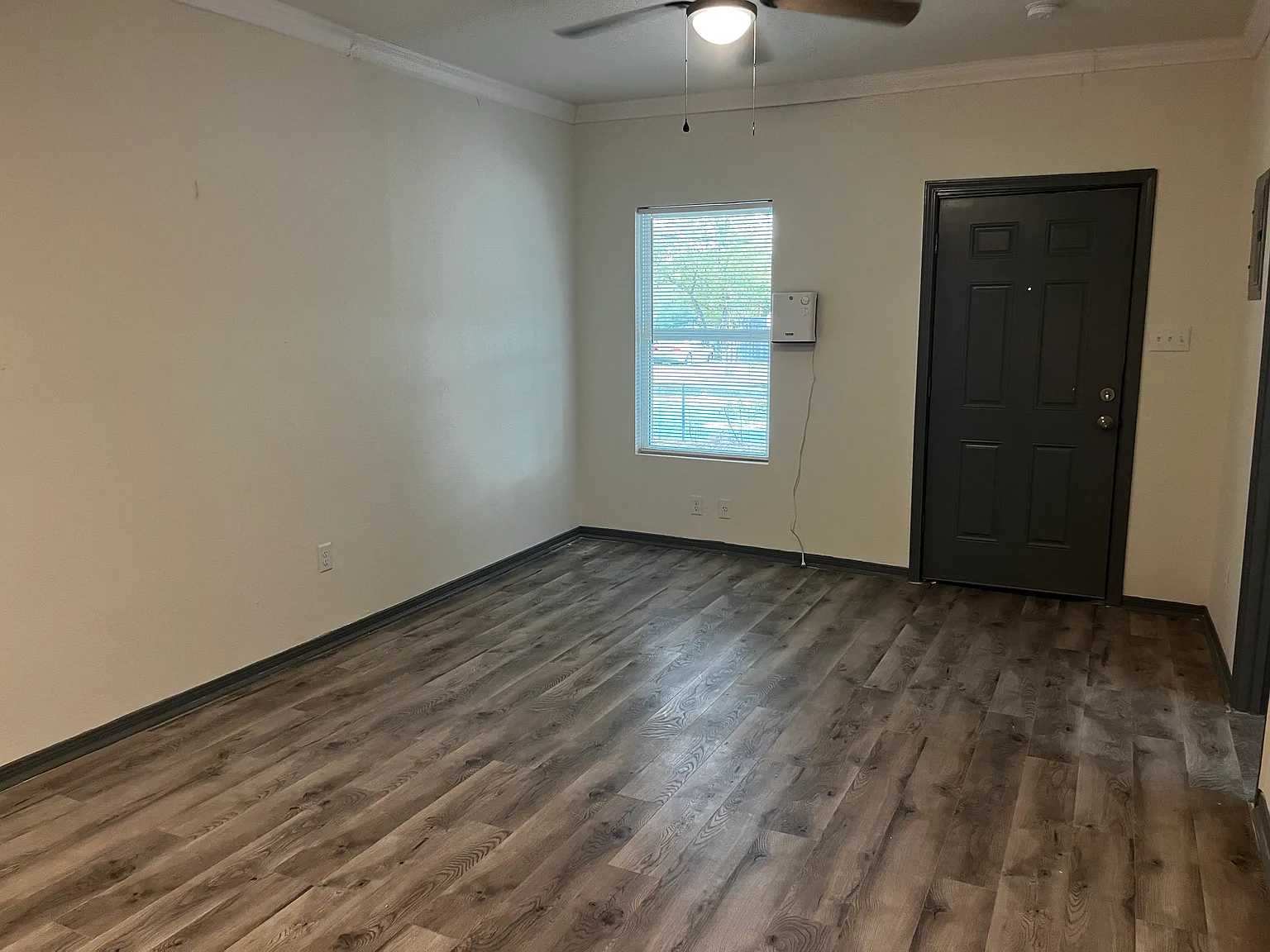 601 Avondale Ave — Photo 3