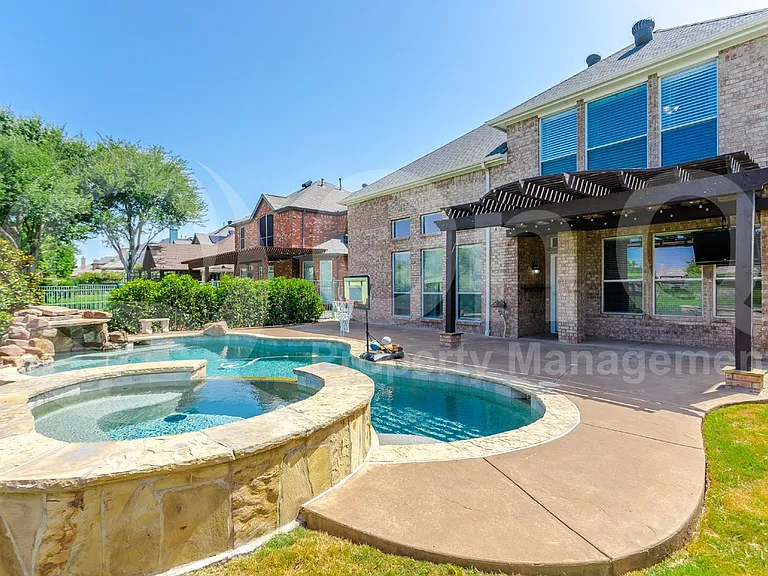 11281 Balcones Dr — Photo 49