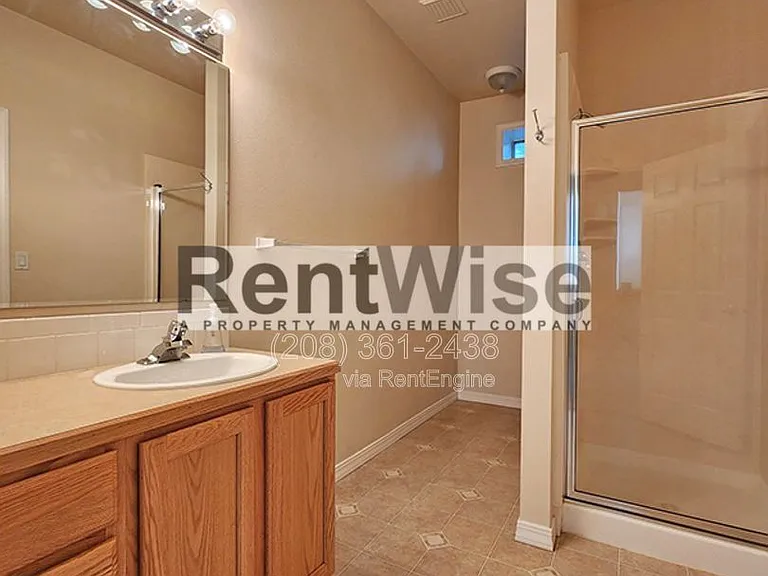 318 W Highland St — Photo 12