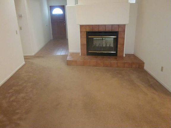 Family room w/fireplace