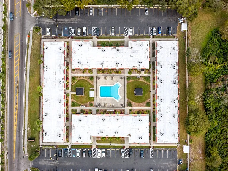 Greenbriar Villa Apartments — Photo 8