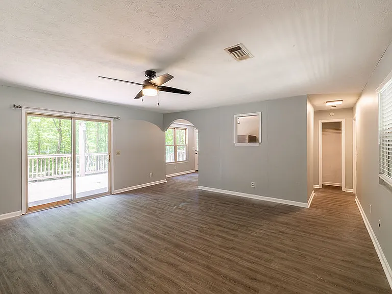 303 Brown Bridge Rd — Photo 6