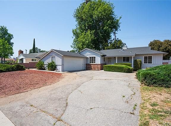 3rd image of 1223 E Merced Ave