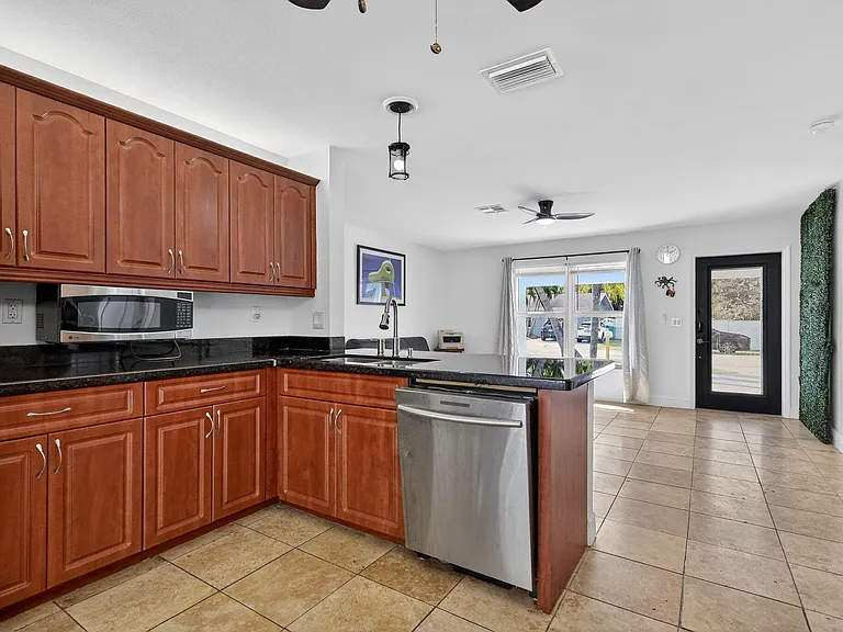 4540 SW 28th Ter — Photo 11