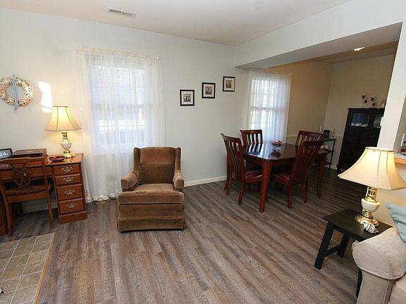 3rd image of 4411 London Ct