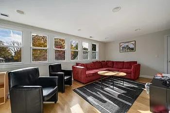 811 Roslyn Ter — Photo 18