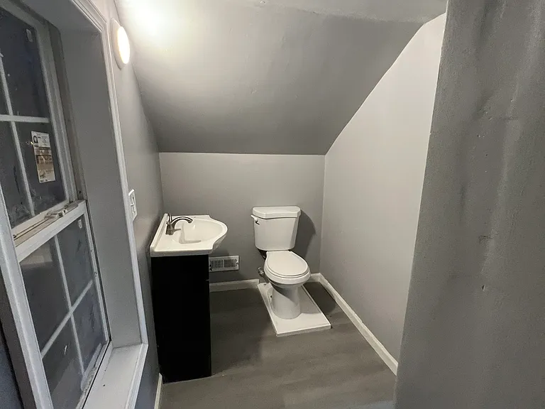 Upper room full bath