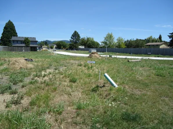 231 S 41st Pl, Springfield, OR 97478