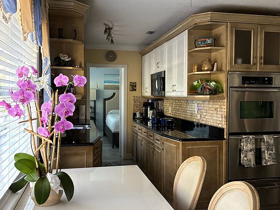 2nd image of 8 Bayou Ln #8