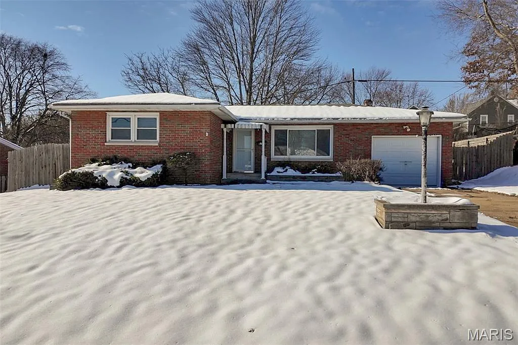 206 Longfellow Ave photo 1