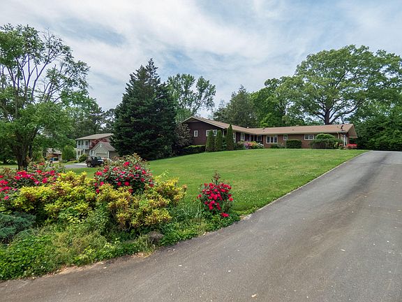 2nd image of 8605 Wimbledon Dr
