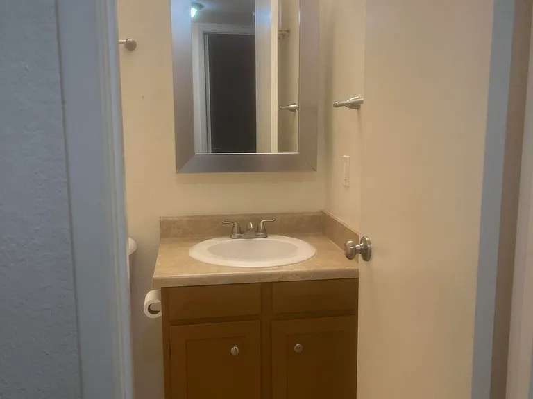 5902 W Townley Ave — Photo 7