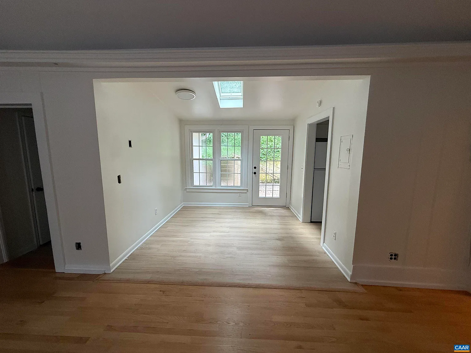 3 bed, 2.0 bath, 1386 sqft, $4,000 — Photo 4
