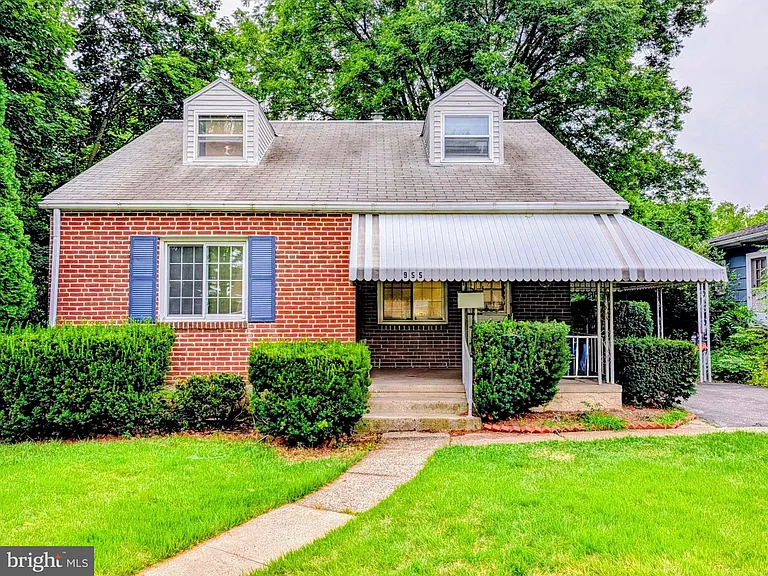 955 Terrace Ln — Photo 1