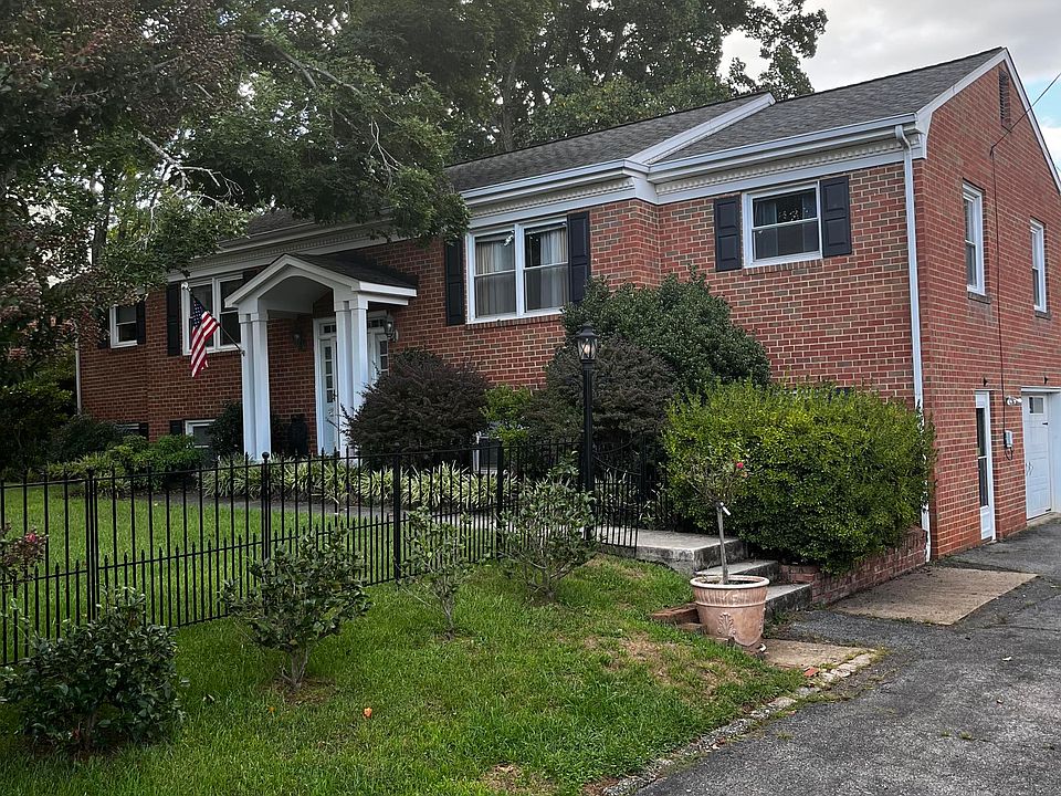 1st image of 2220 Pommel Dr