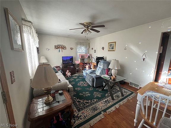 5th image of 922 Lyndon Ave