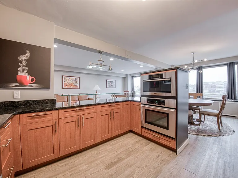 320 Fort Duquesne Blvd #4E — Photo 23