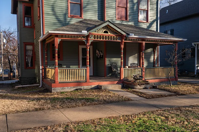 5 bed, 5.0 bath, 3127 sqft, $4,875 — Photo 2
