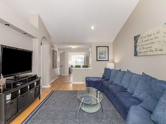 4th image of 3086 Autumn Lake Dr