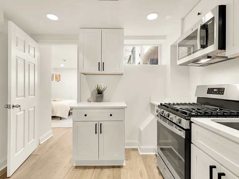 807 Jefferson St NW #1 — Photo 9