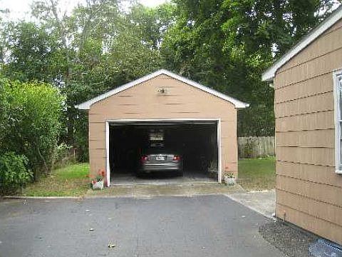 2nd image of 32 Fanning Ave