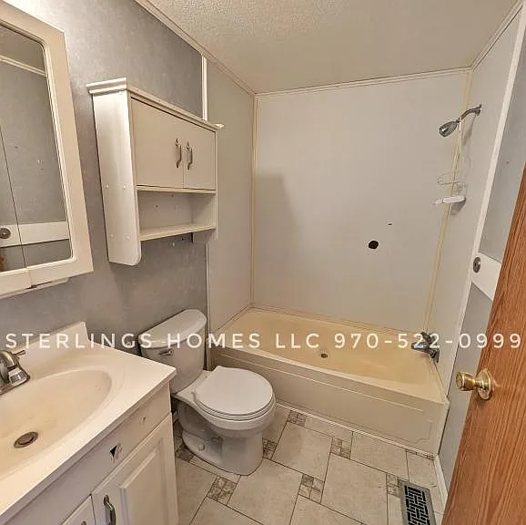 833 Douglas St — Photo 8
