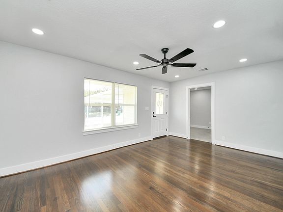 4th image of 3219 Suiter Way