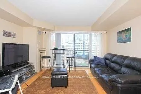 270 Wellington St W #1022 — Photo 5