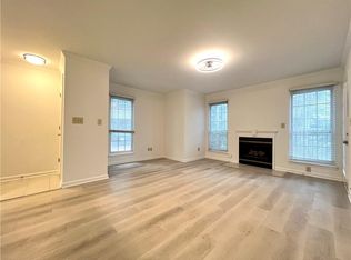 125 Granville Ct, Sandy Springs, GA 30328