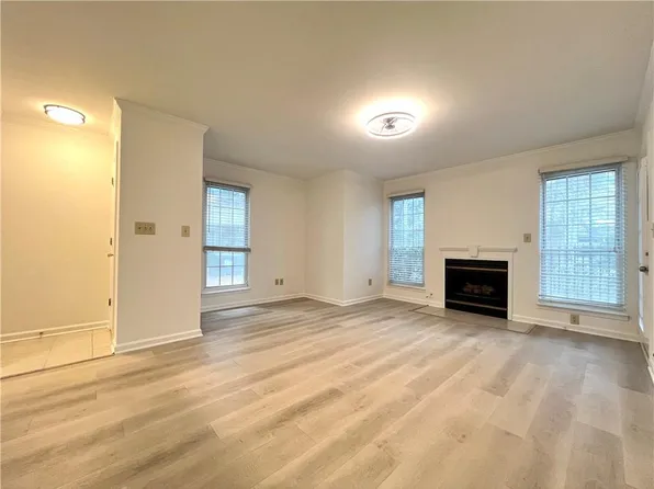 125 Granville Ct, Sandy Springs, GA 30328