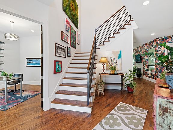 4th image of 6908 Chantilly Ct