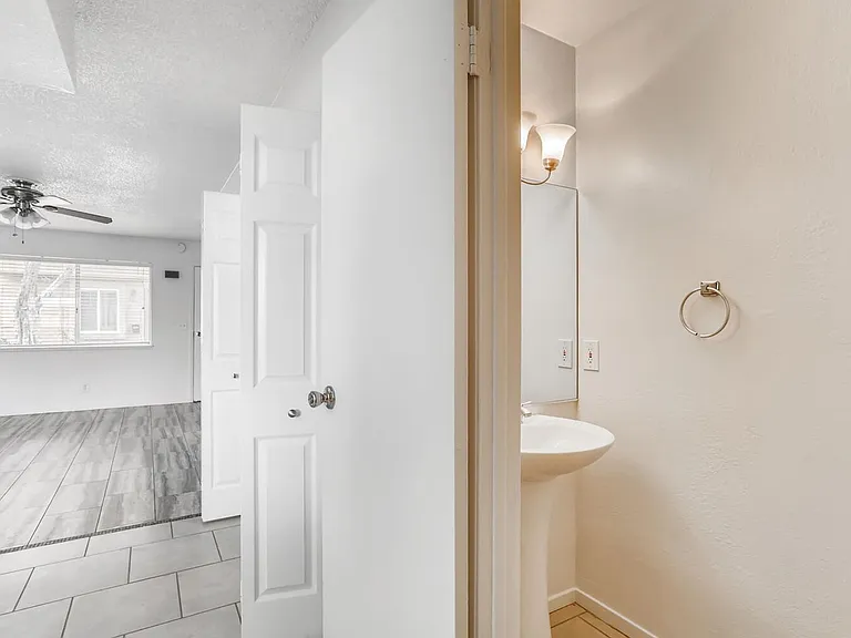 6227 W Washington Ave — Photo 13