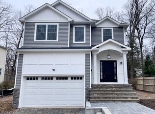 30 Crestview Hill Rd, Livingston, NJ 07039