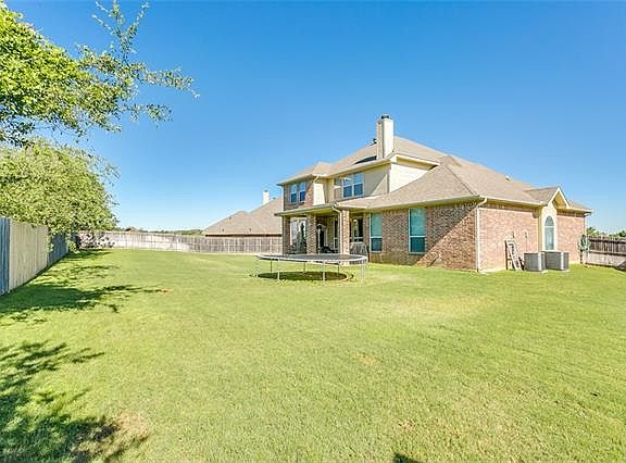 5th image of 732 Stribling Dr