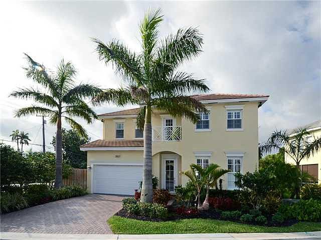 1st image of 2827 NE 6th Avenue