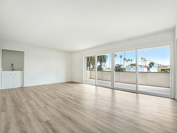 3rd image of 1002 12th St APT 303