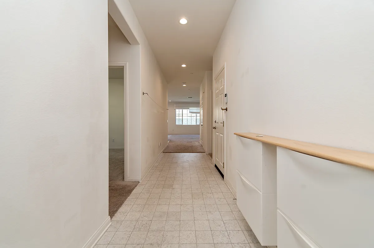 Building Photo - 3355 S Primrose Pl
