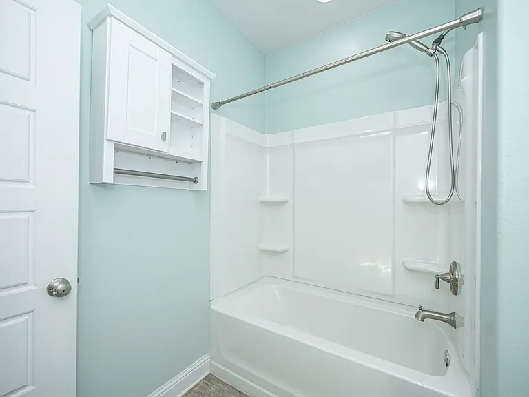 1013 Silverbell Cv — Photo 35