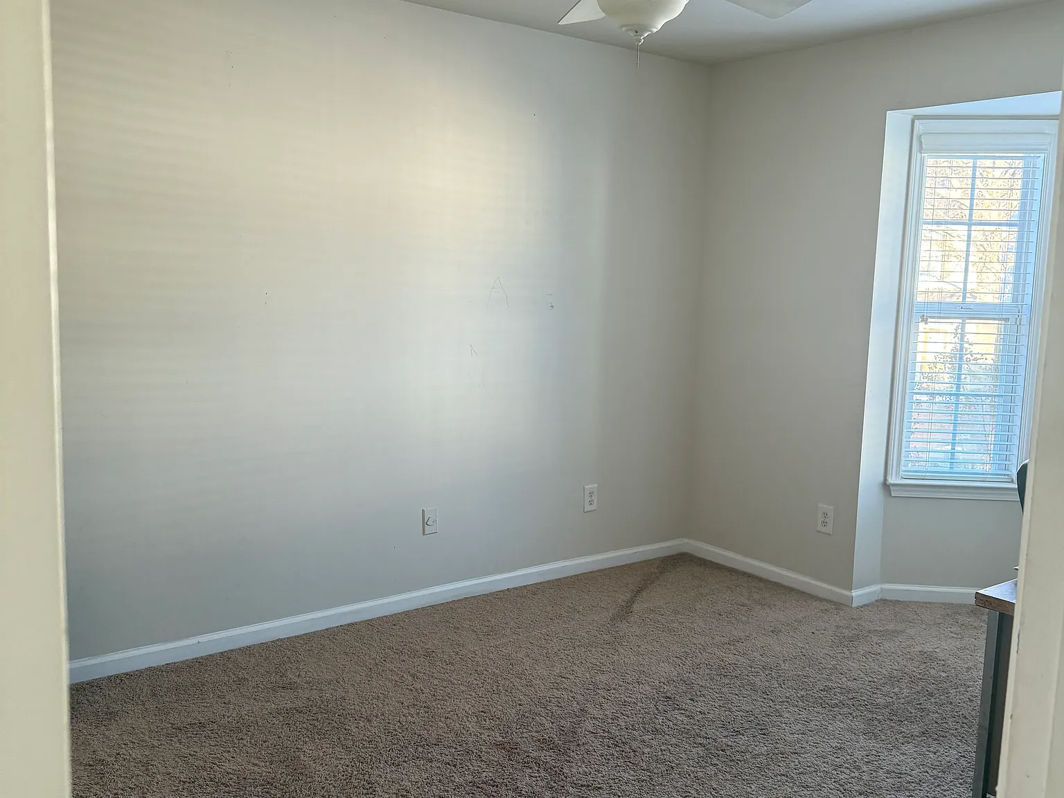 3 bed, 2.5 bath, 1386 sqft, $900 — Photo 3